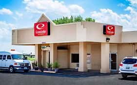 Econo Lodge Inn & Suites Newton
